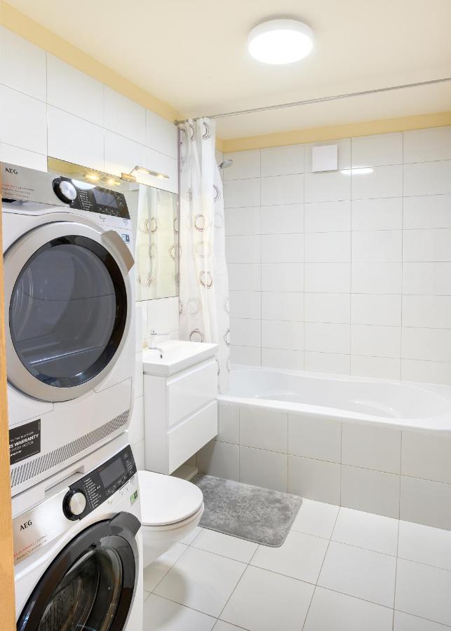 Ona'S Apartment In City Center With Private Parking Kaunas Extérieur photo